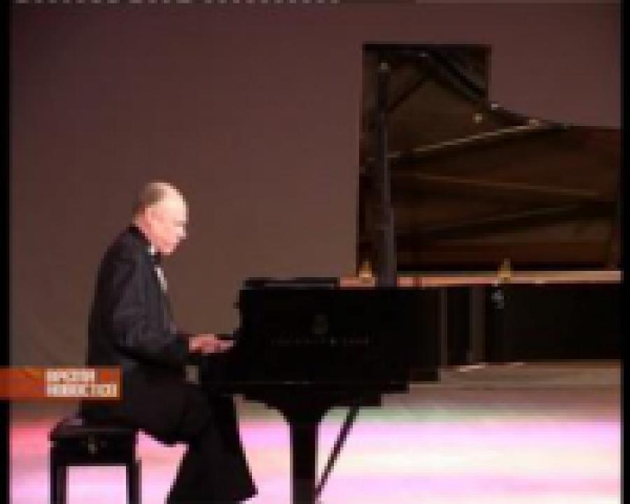 В выходные Дагестан с концертом посетил известный пианист Андрей Диев