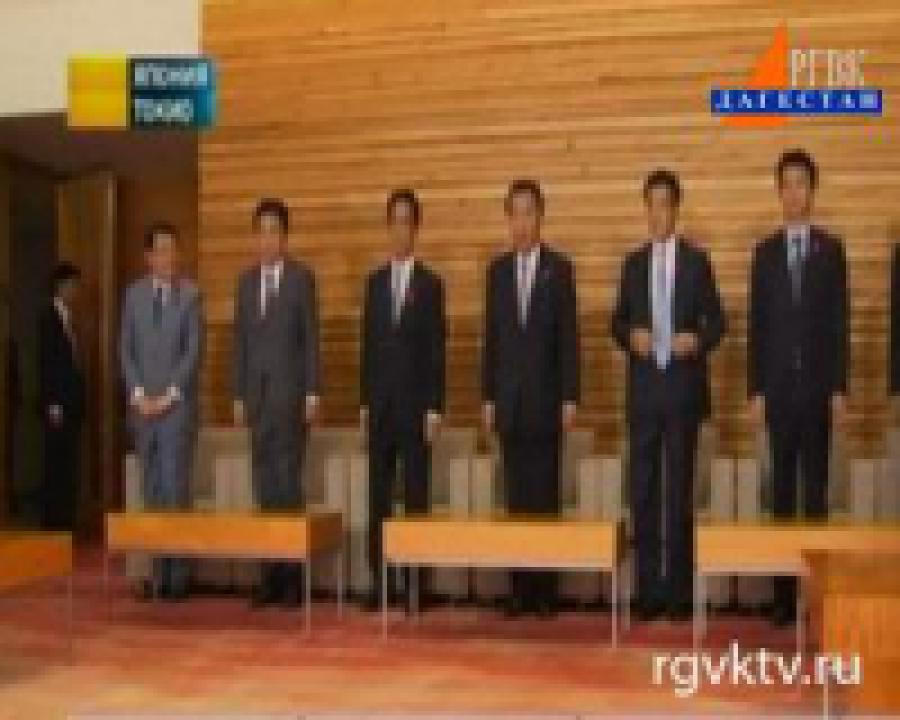 Японский премьер сменил 10 министров