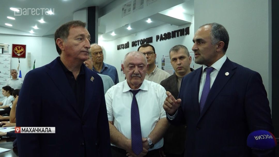 Центр общественного наблюдения за выборами в Махачкале посетил спикер Заур Аскендеров