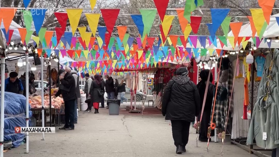 В Махачкале у Национальной библиотеки развернулась ярмарка  дагестанских и белорусских товаров