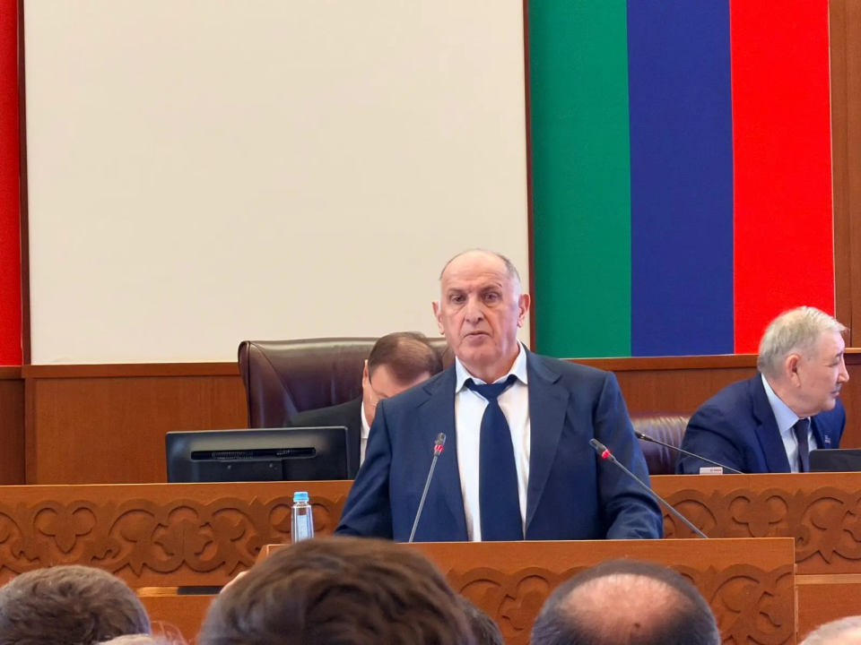 Абдулмуслим Абдулмуслимов начал отчет с рекордных показателей экономики Дагестана