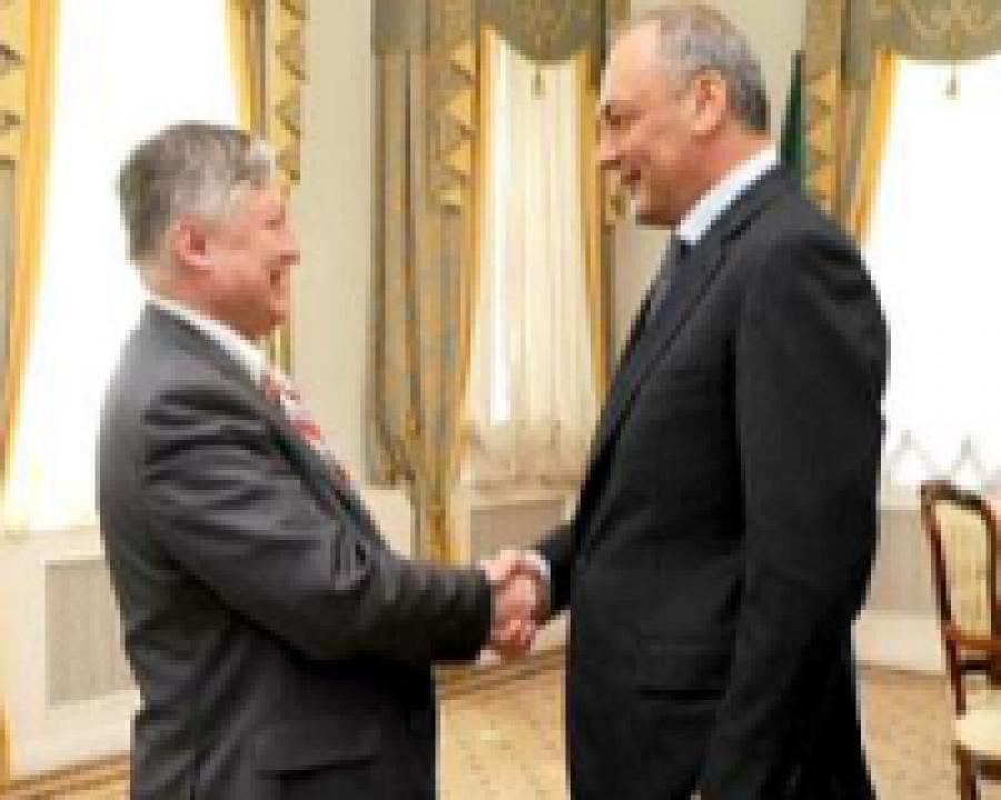 Магомедсалам Магомедов встретился с чемпионом мира по шахматам, депутатом Госдумы Анатолием Карповым