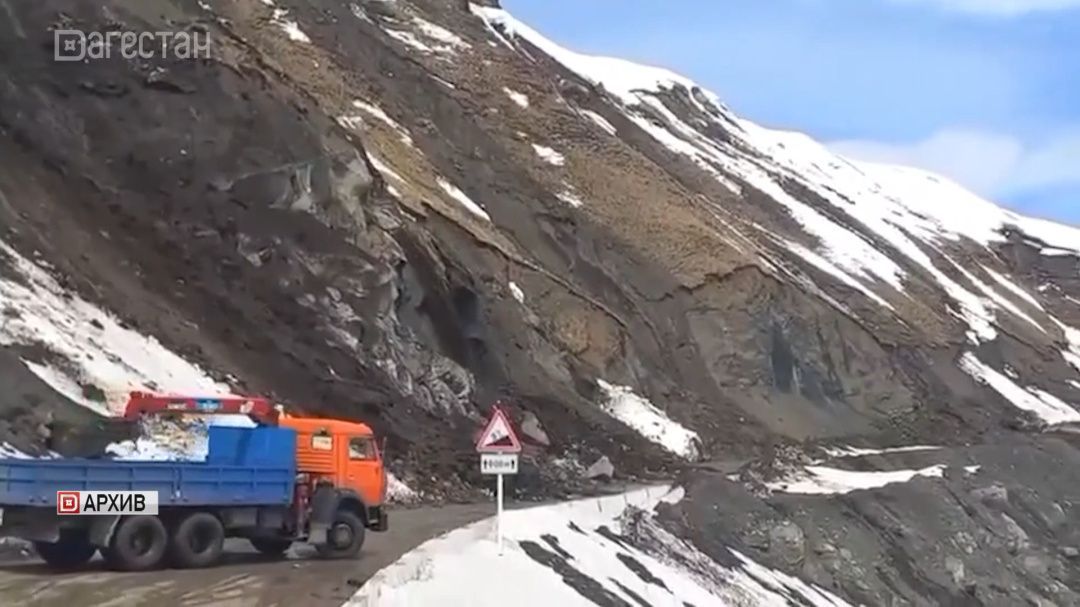 В Дагестане продолжаются работы по восстановлению дорог