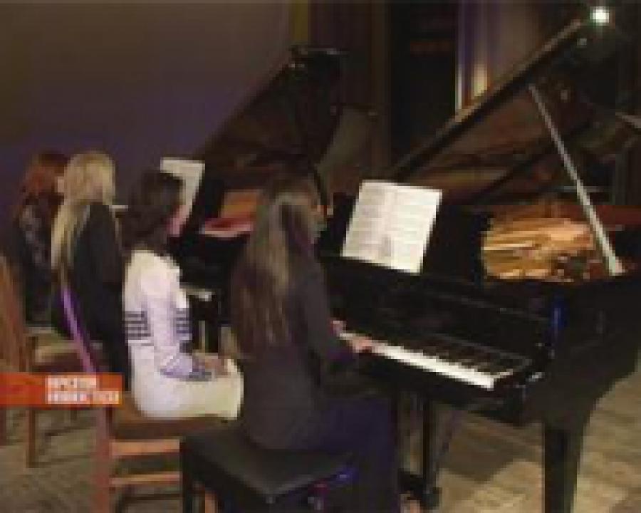 Накануне в  Кумыкском театре состоялся вечер фортепианного дуэта