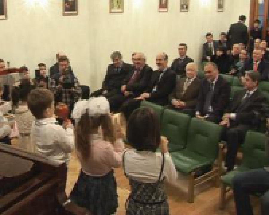 Российский министр культуры и глава Дагестана осмотрели школу Мурада Кажлаева