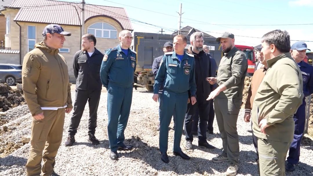 Пострадавшие в результате подтоплений районы Махачкалы осмотрели Джамбулат Салавов, совместно с Алексеем Кострубицким