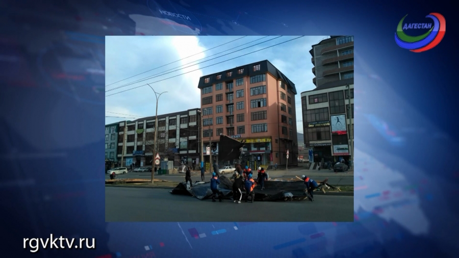 В Махачкале сорвало крышу здания