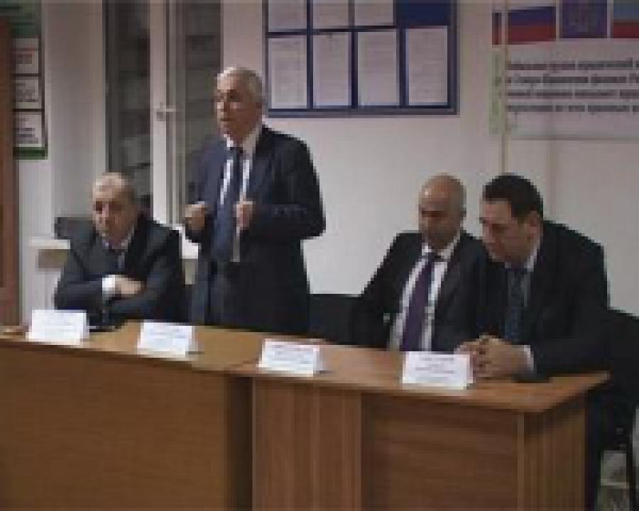 В Махачкале открылся центральный пункт общественной горячей линии связи с избирателями