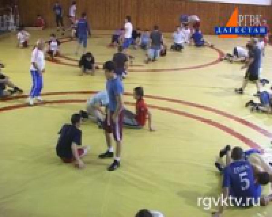 Дагестанские борцы-ветераны готовятся к чемпионату мира