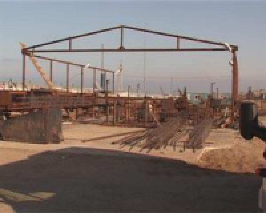 В поселки Тюбе  идет строительство завода по производству листового стекла