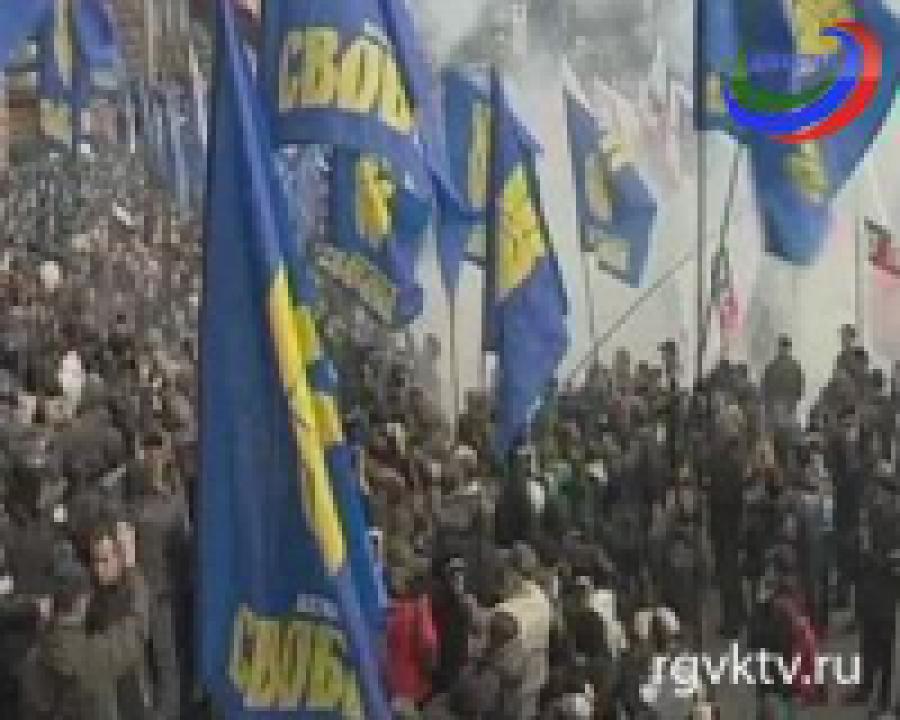 В Киеве группа оппозиционеров попыталась взять штурмом горсовет