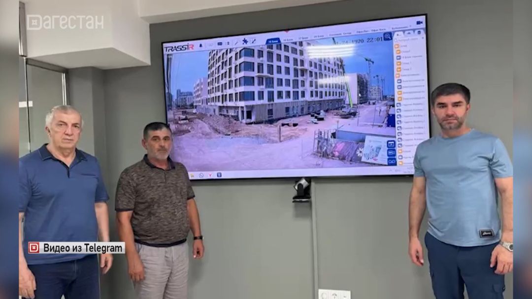 Сенатор <b>Сулейман</b> <b>Керимов</b> подарил картиру семье Героя России