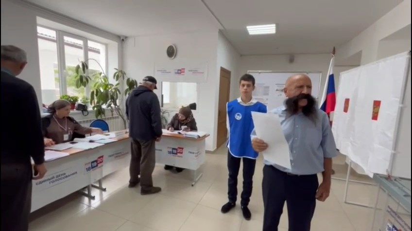Проголосовал обладатель самых длинных усов в Дагестане