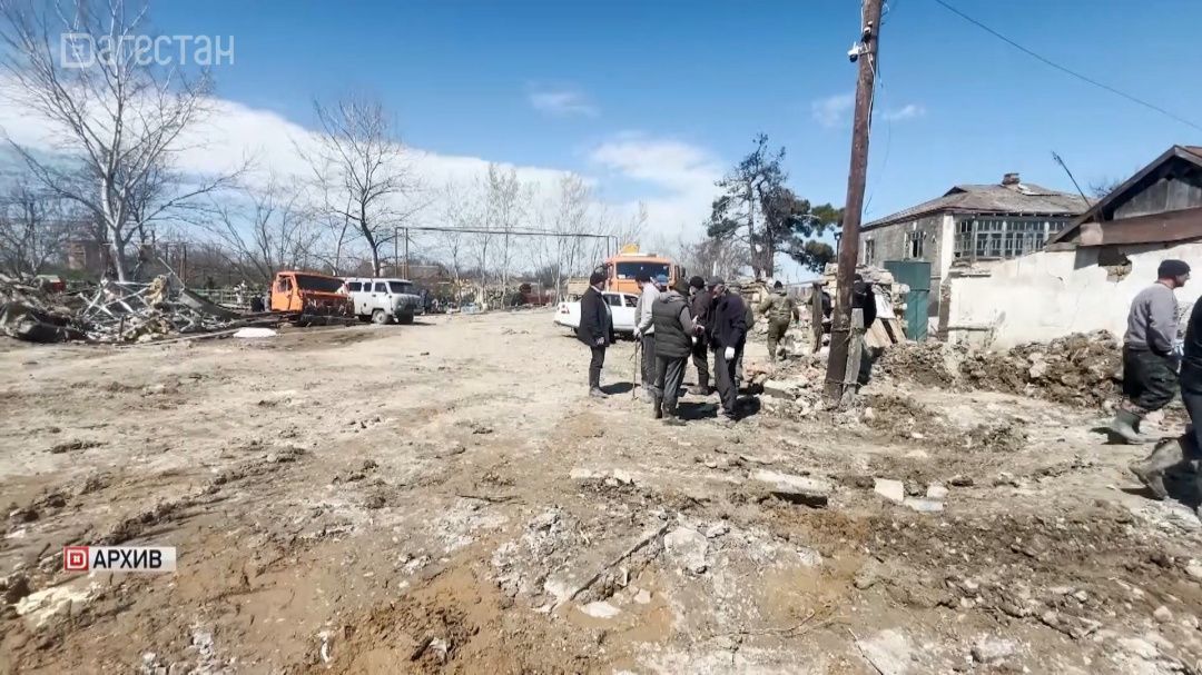 Более 3 тысяч добровольцев ликвидируют последствия паводка в Дагестане 