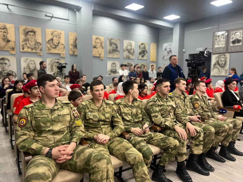 В Махачкале прошел показ документального фильма об участниках СВО