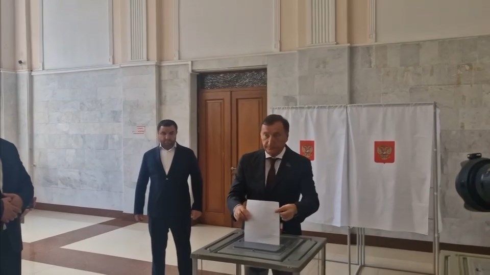 Заур Аскендеров проголосовал на выборах