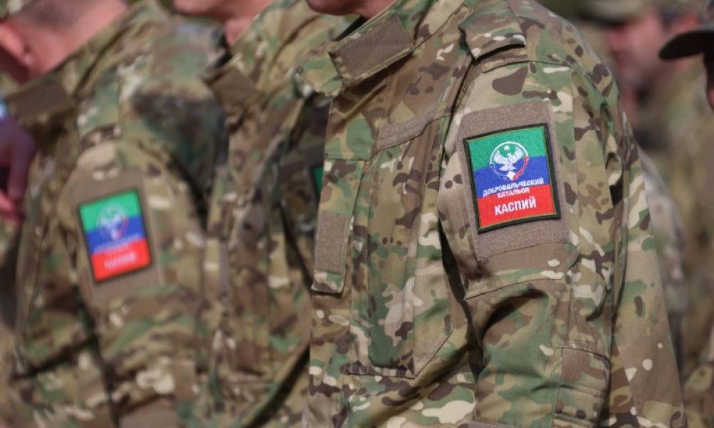 Военнослужащие батальона «Каспий» помогли нескольким семьям мирных жителей выбраться из-под обстрелов
