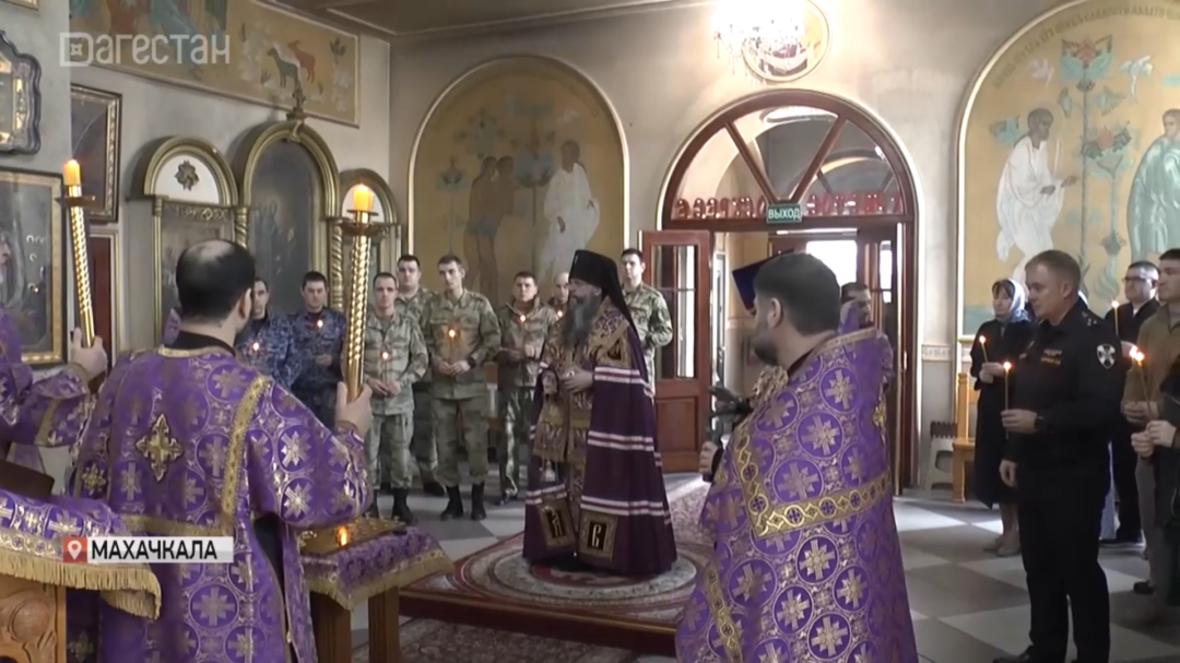 В Свято-Успенском кафедральном соборе Махачкалы почтили память павших бойцов Росгвардии