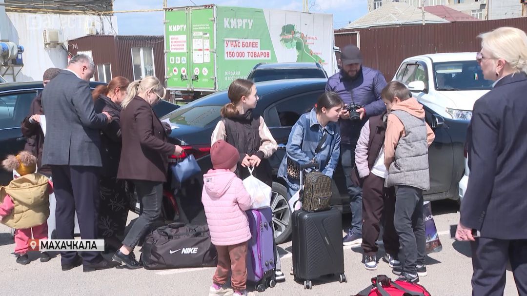 Детей из пострадавших от паводков районов отправляют на отдых и реабилитацию в лучшие федеральные центры