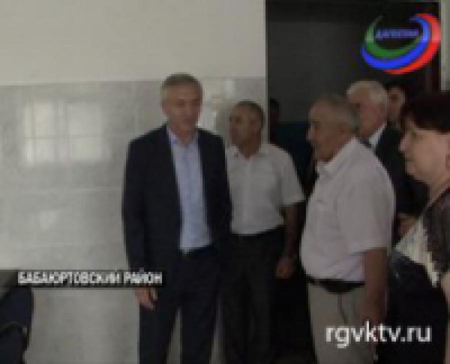 Шахабас Шахов посетил школы и СПТУ в Хасавюрте и Бабаюртовском районе
