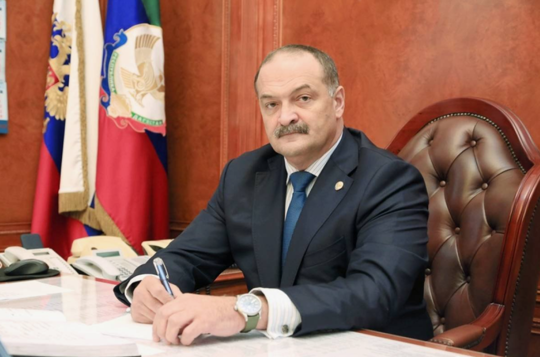 Сергей Мелико<b>в</b> поздра<b>в</b>ил молодых дагестанце<b>в</b> с Днем молодежи России