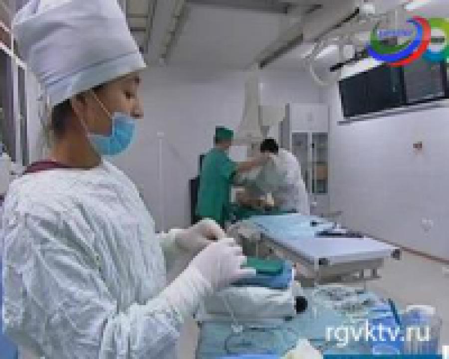 В Таджикистане провели первую  операцию по лечению порока сердца у детей