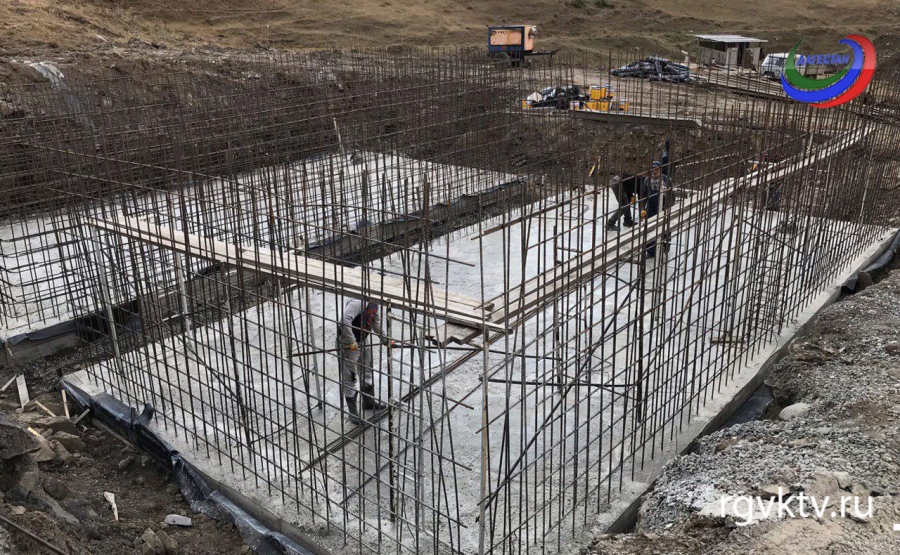 Артём Здунов осмотрел строящийся водовод в Цумадинском районе