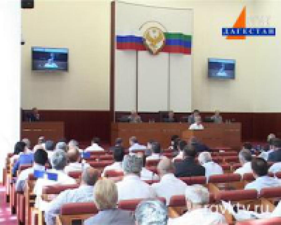 В Махачкале прошла последняя перед каникулами сессия НС РД