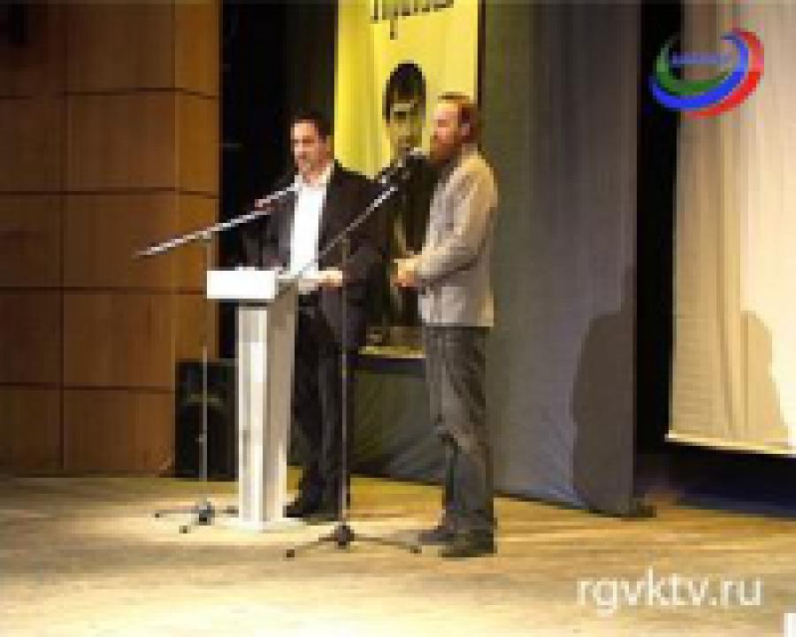 В Махачкале  репортерам вручили премию имени Хаджимурада Камалова