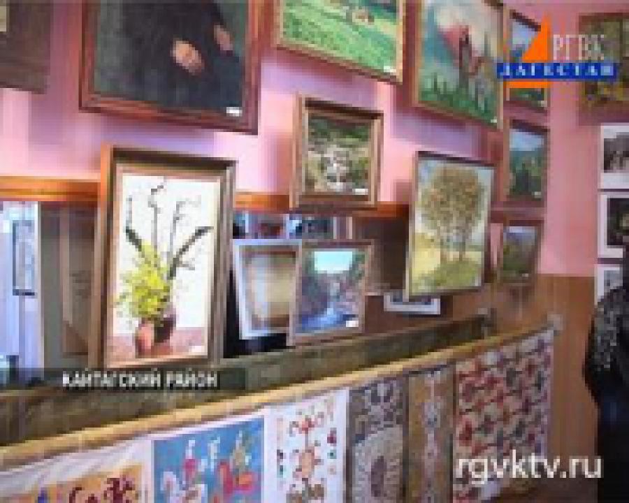 В селении Маджалис впервые открылась выставка «Осенний штрих»