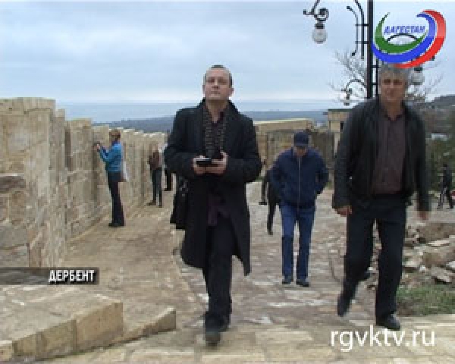 В Дербенте для журналистов организовали экскурсию в старую часть города