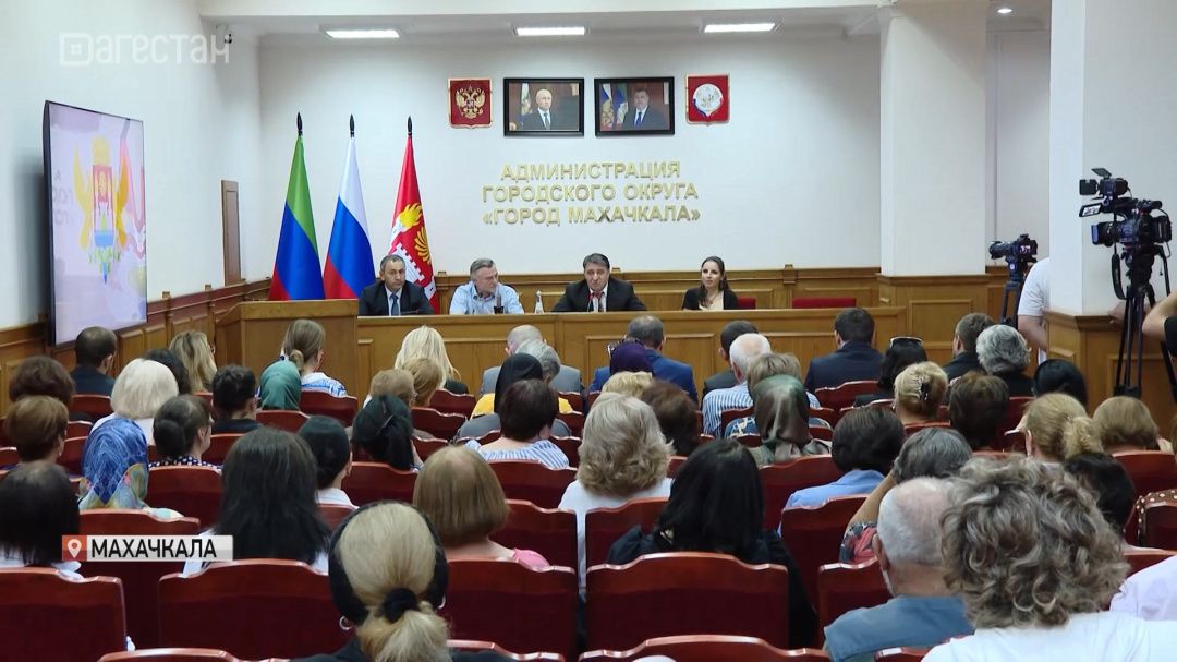 Мэр Махачкалы встретился с участниками первого потока проекта «Команда молодости» 