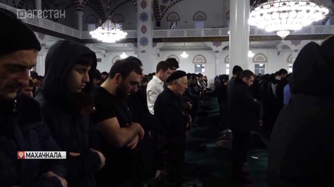 В Джума-мечети Махачкалы прошла праздничная молитва