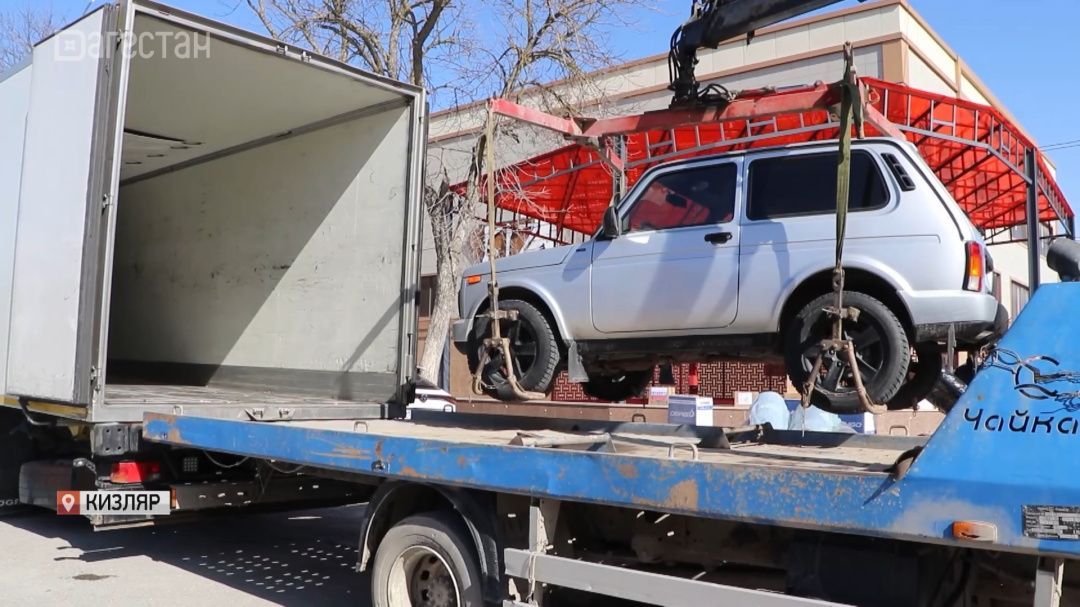 Кизлярцы отправили на фронт две машины «Нива» 