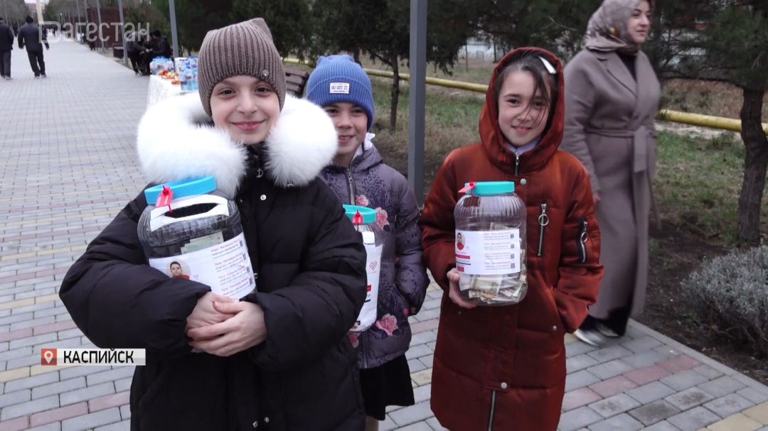 Благотворительный ифтар  для 9-летнего мальчика с редким заболеванием прошел в Каспийске 