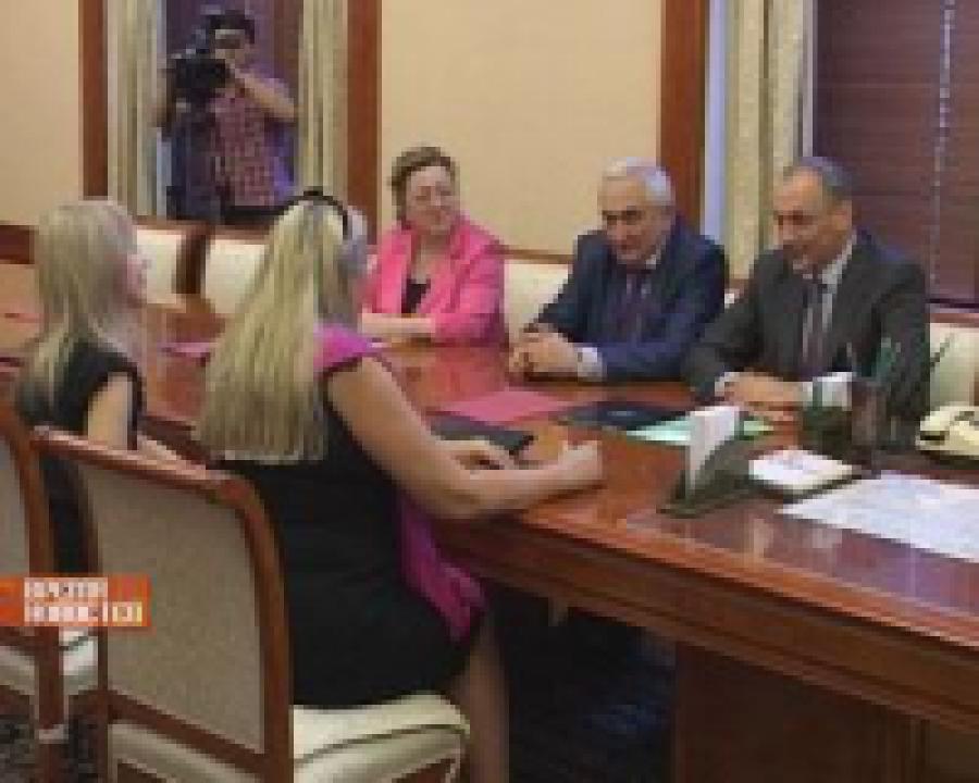 Глава Дагестана встретился с президентом  благотворительного фонда "Русский Силуэт" 