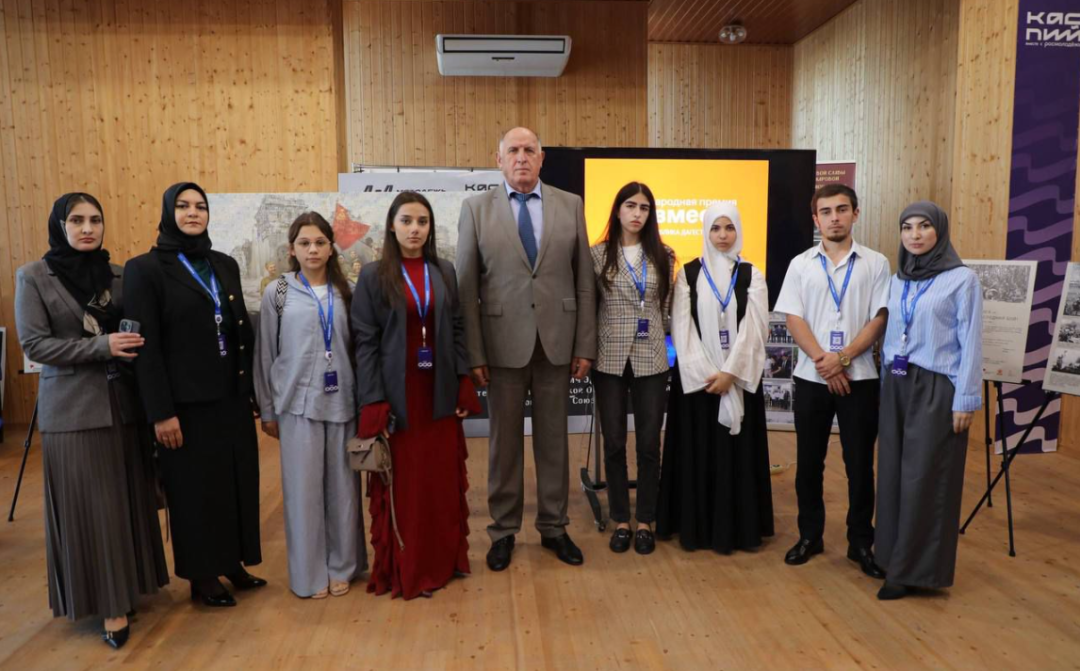 Абдулмуслим Абдулмуслимов встретился с дагестанскими волонтерами