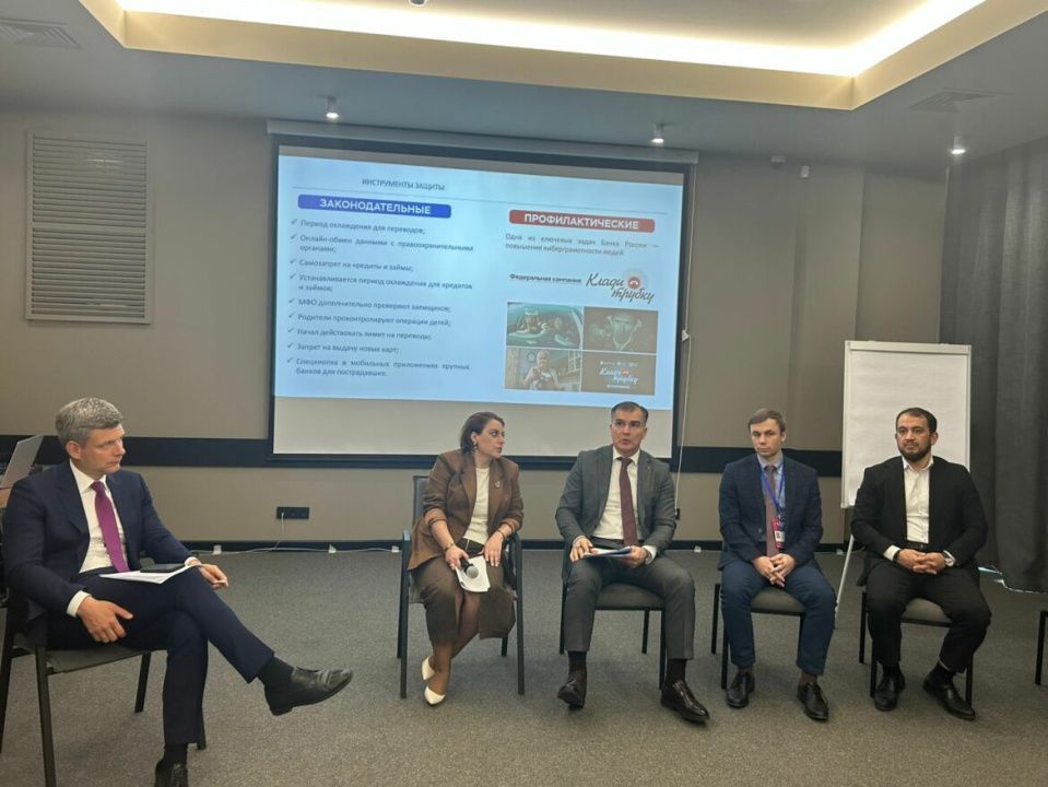 Круглый стол по дипфейкам проходит на Цифровом форуме