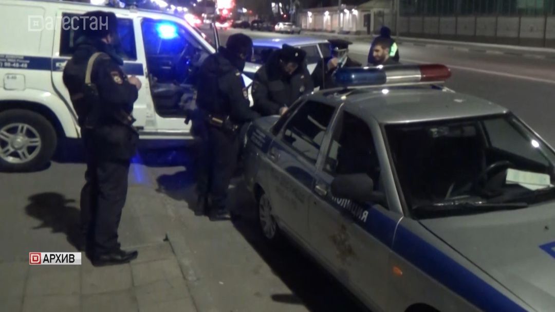 В Буйнакском районе ранили двух полицейских