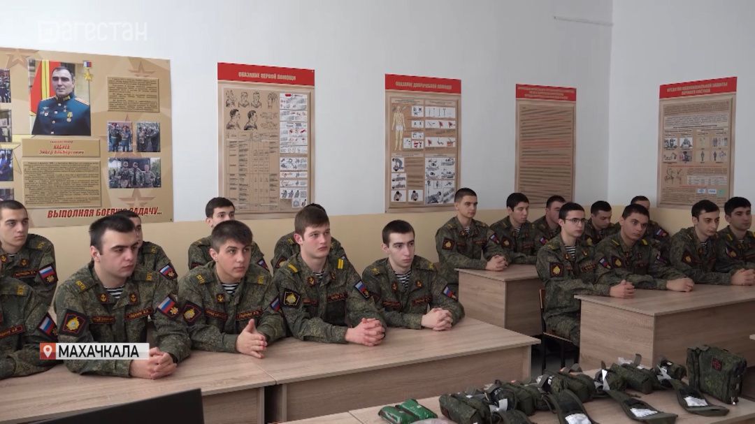 Именной кабинет в честь Героя России Энвера Набиева открыли в Военно-учебном центре ДГТУ