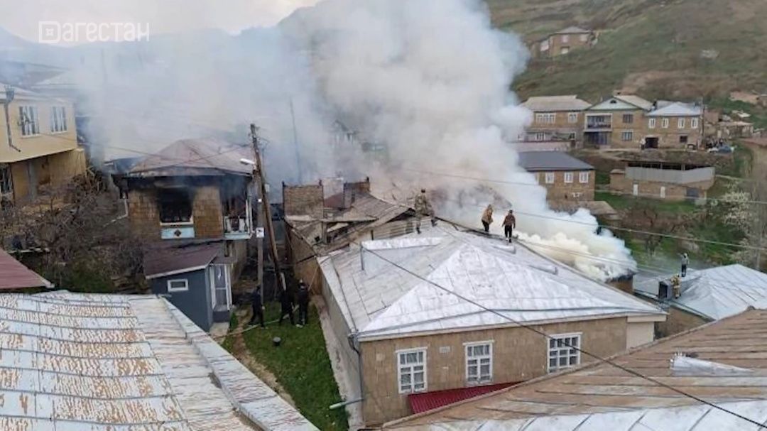5 домов пострадали от пожара в Лакском районе 
