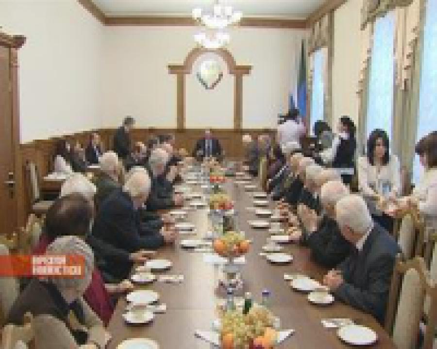 Магомедсалам Магомедов провел встречу с Советом старейшин