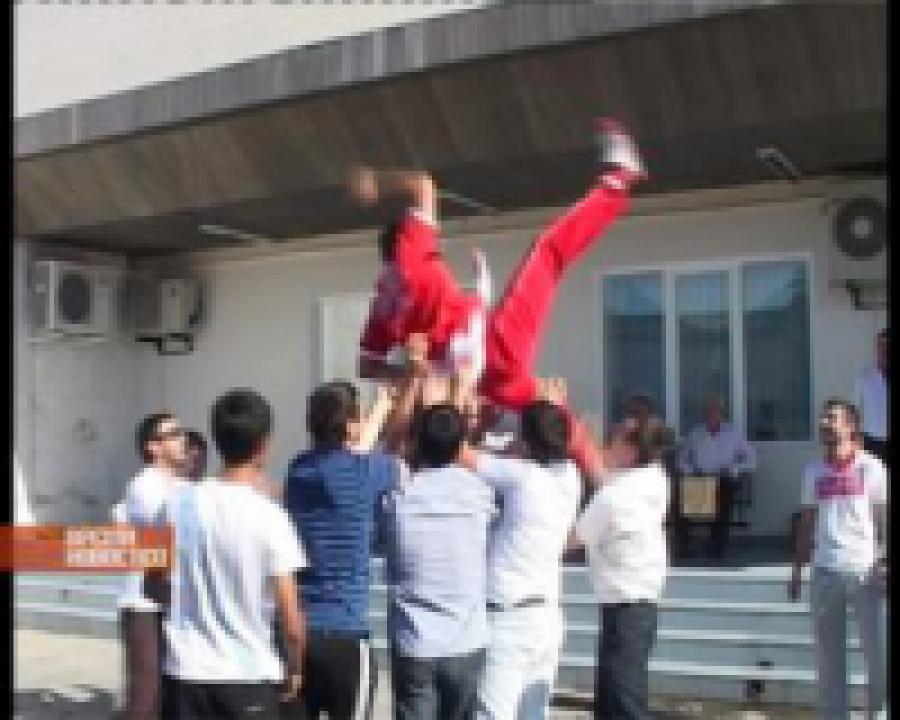 В Махачкале сегодня встречали финалиста первых юношеских олимпийских игр по тхэквондо Алиасхаба Сиражова