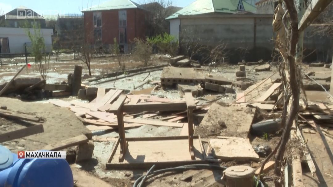 В Махачкале продолжают устранять последствия стихии