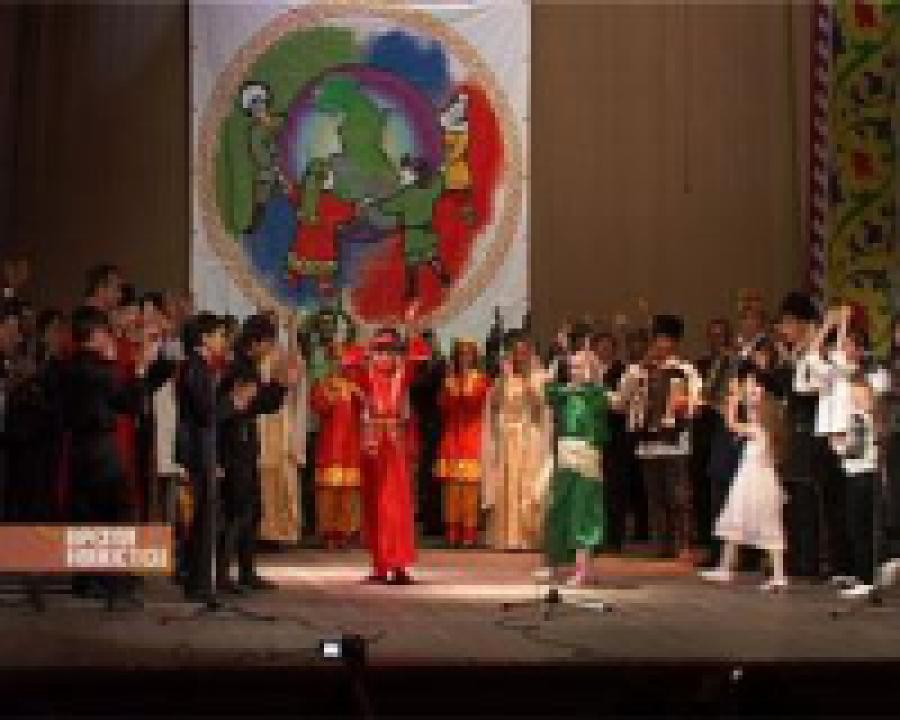 В Кумыкском театре прошел фестиваль «Дагестанские семьи разных национальностей»