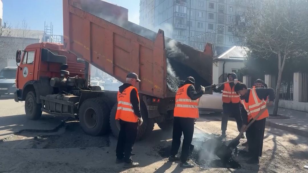 Около 40 тонн асфальта уложили   дорожники  Махачкалы за один день 