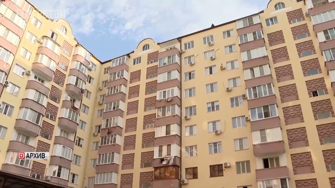 Трехлетний ребенок выпал из окна 8-го этажа в Махачкале