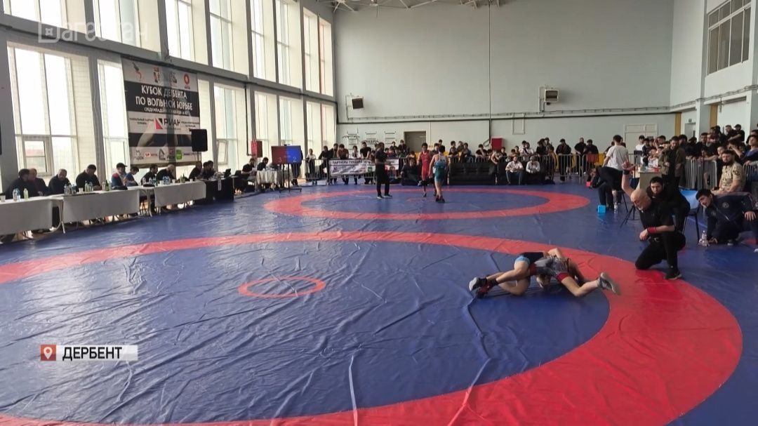 150 спортсменов из разных концов республики боролись за Кубок Дербента  по вольной борьбе