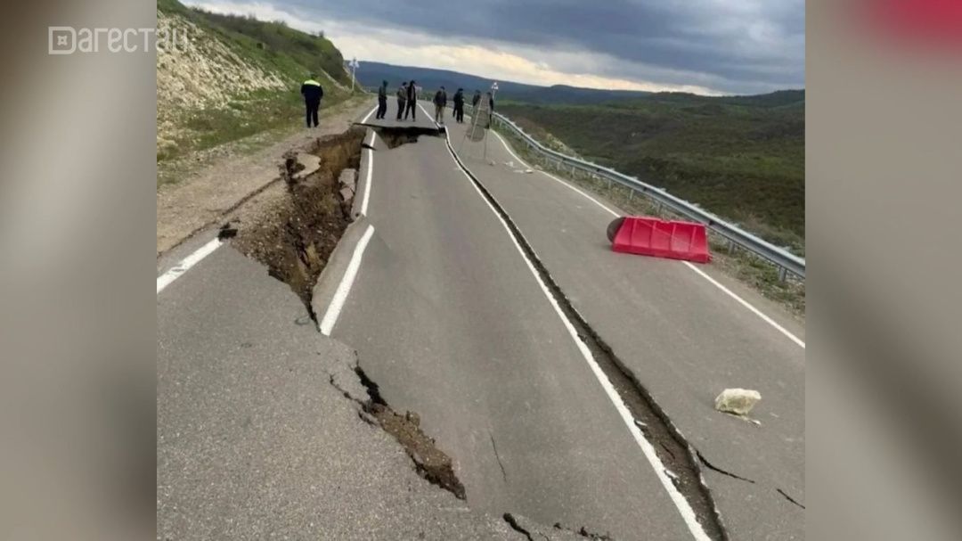 Движение на дороге «Касумкент – Цмур» закрыто из-за оползня