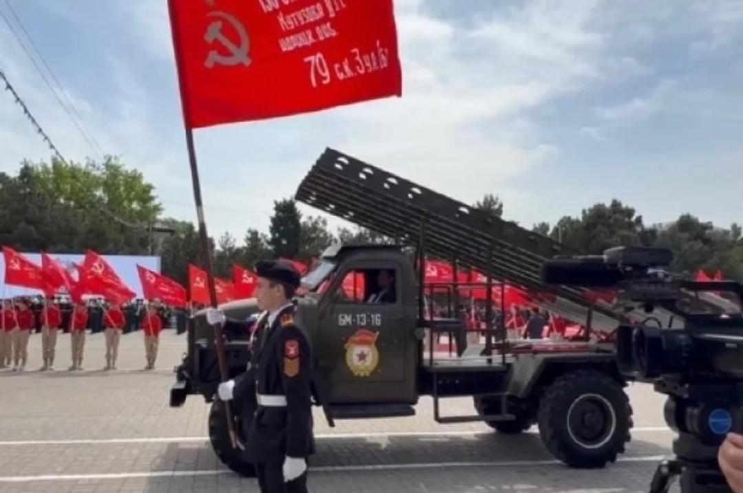 Автопробег со Знаменем Победы стартовал из Каспийска